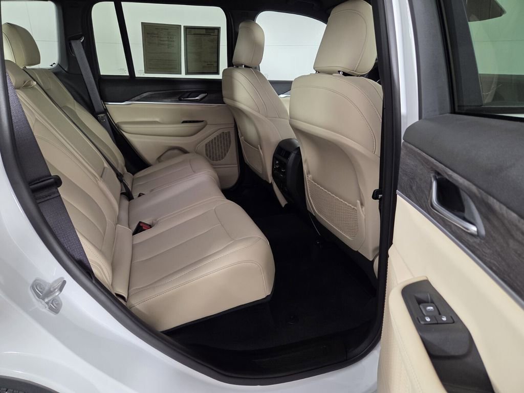 Certified 2025 Jeep Grand Cherokee Limited image 29