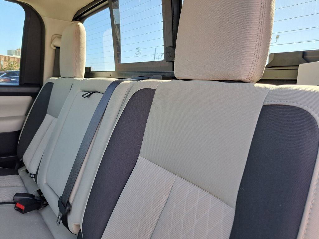 Used 2024 Nissan Titan SV w/ SV Convenience Package image 23