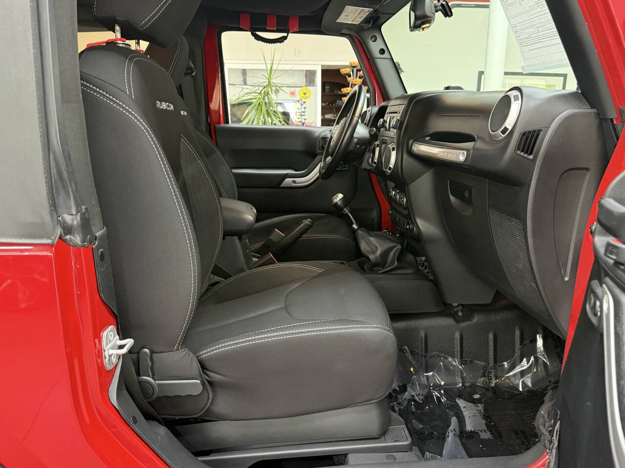 Used 2014 Jeep Wrangler Rubicon w/ Power Convenience Group AWD/4WD image 13