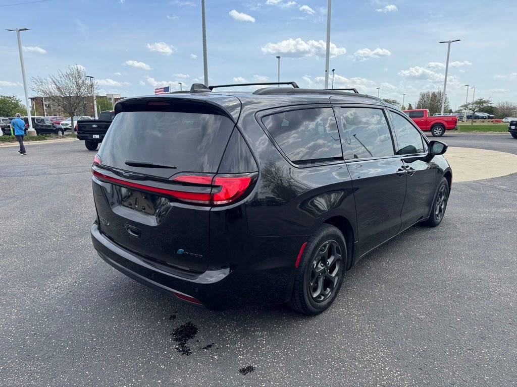 Used 2021 Chrysler Pacifica Limited w/ S Appearance Package FWD image 5