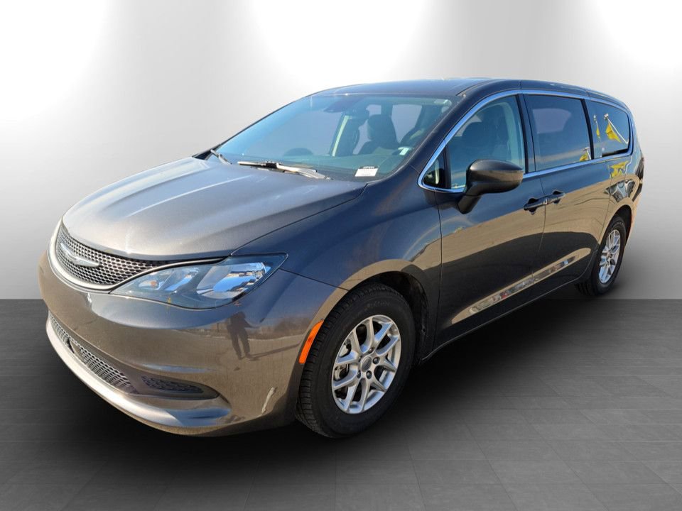 Used 2023 Chrysler Voyager LX image 12
