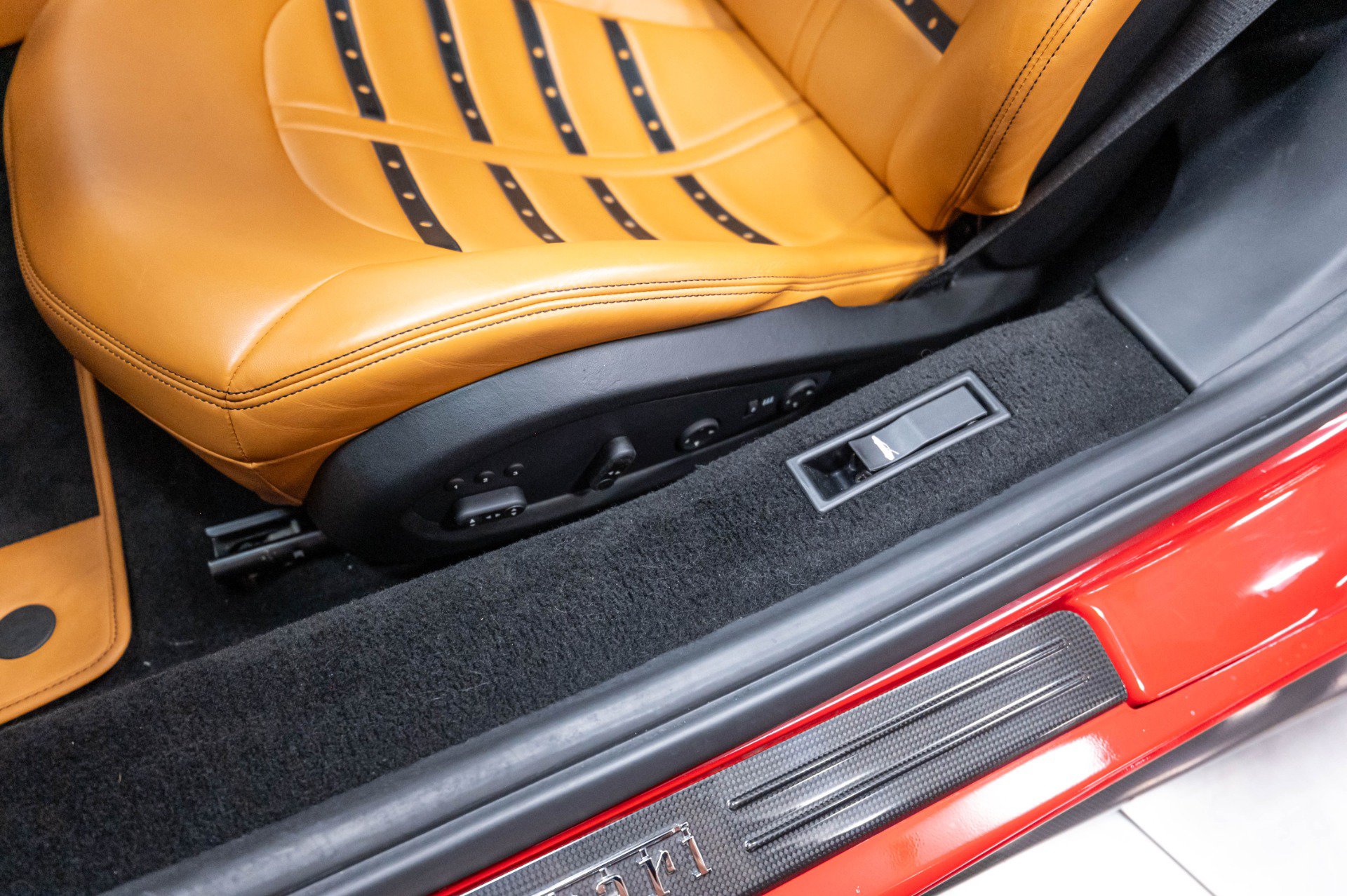 Used 2016 Ferrari 488 GTB RWD image 10