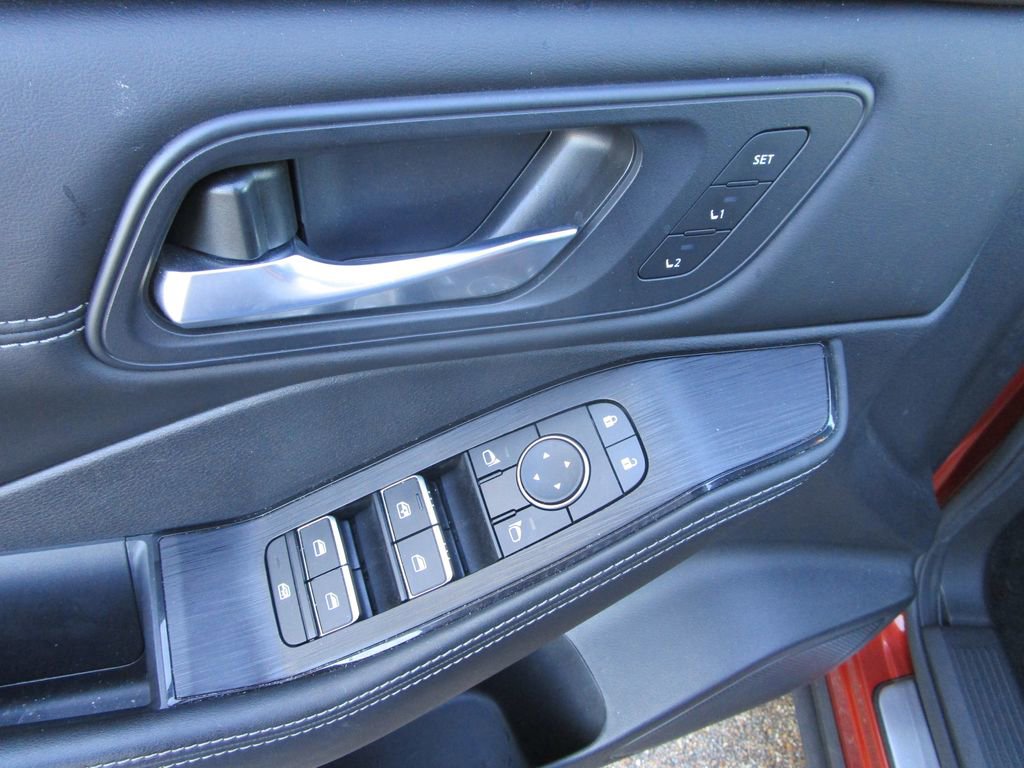 Used 2023 Nissan Rogue SL w/ SL Premium Package image 22