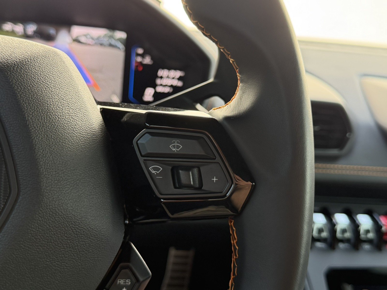 Used 2022 Lamborghini Huracan EVO RWD image 23
