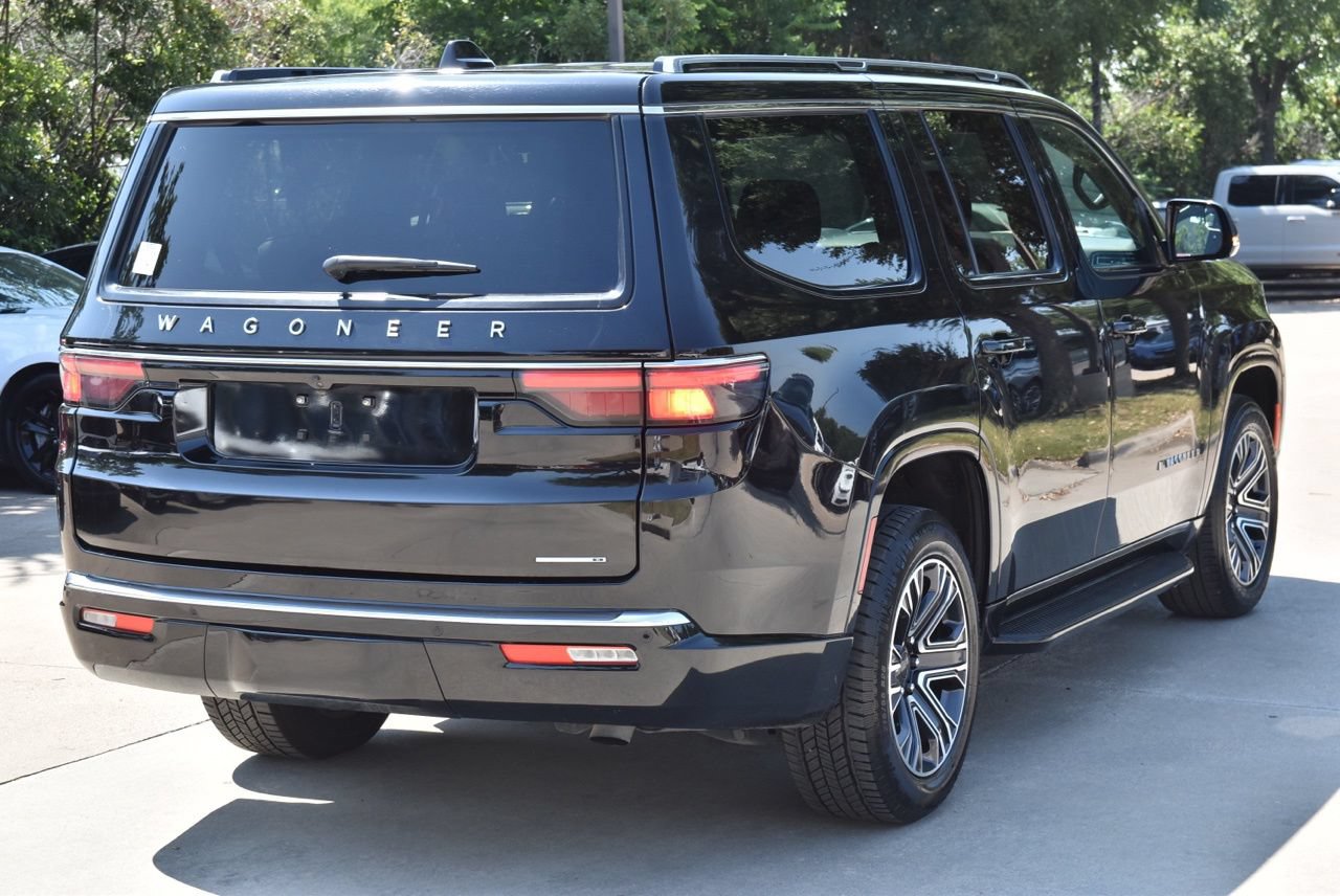 Used 2024 Jeep Wagoneer Series II w/ Flexible Seating Group RWD image 8