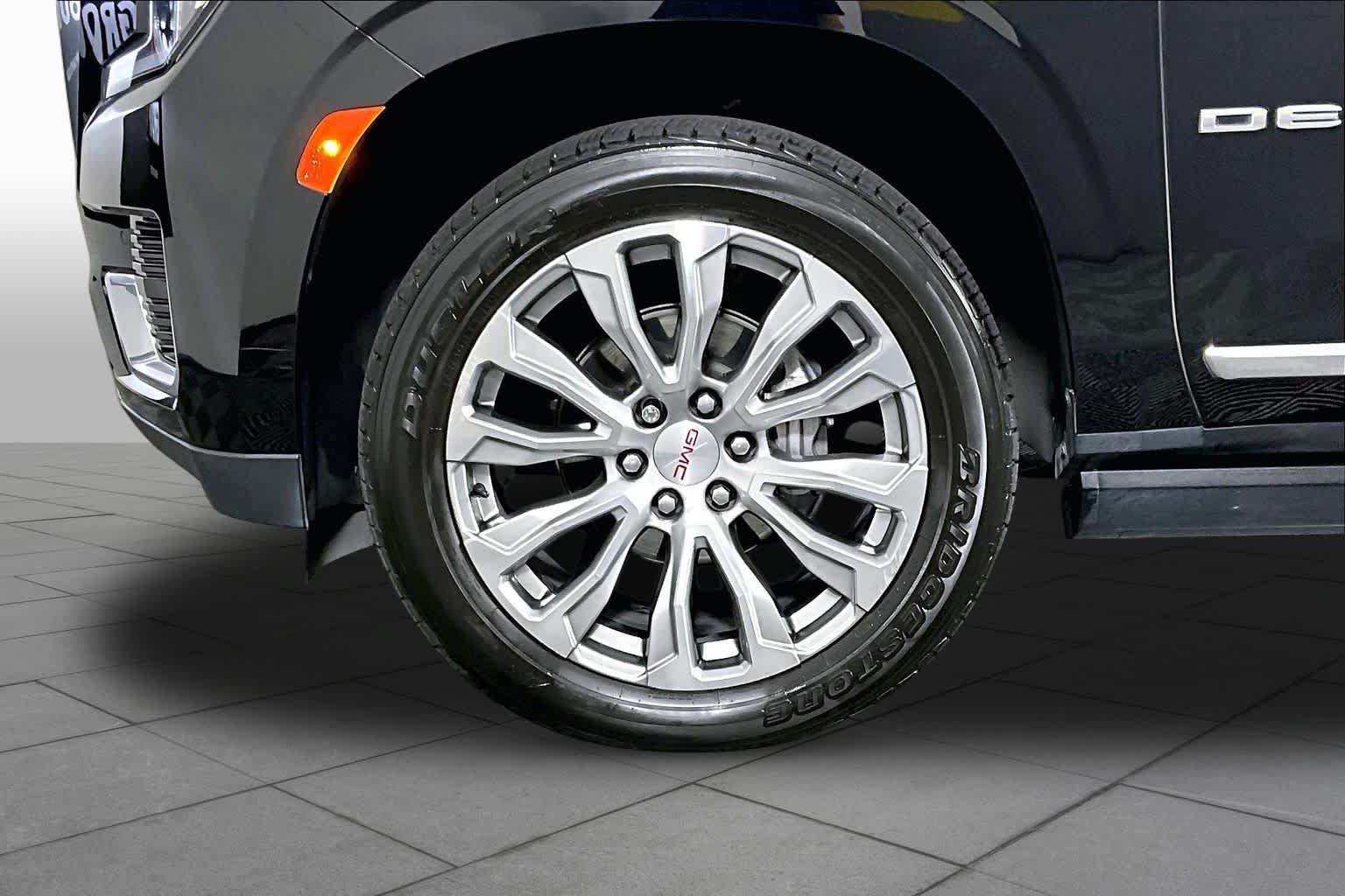 Used 2022 GMC Yukon Denali AWD/4WD image 9