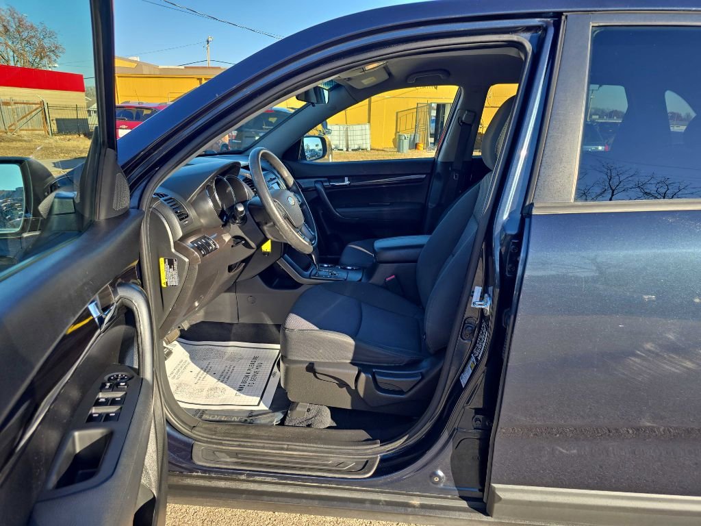 Used 2013 Kia Sorento LX image 10
