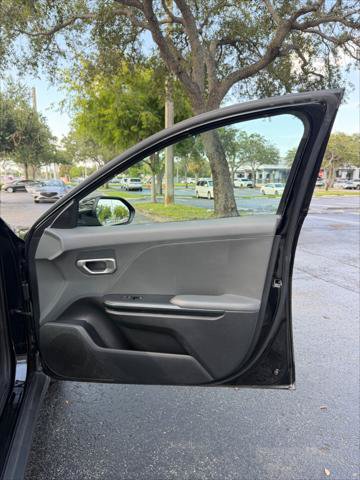 Used 2025 Kia K4 FWD image 16