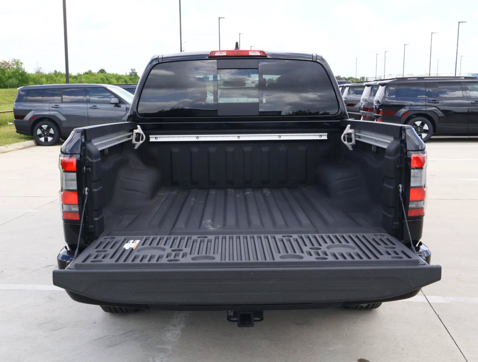 Used 2025 Nissan Frontier SV w/ SV Convenience Package RWD image 8