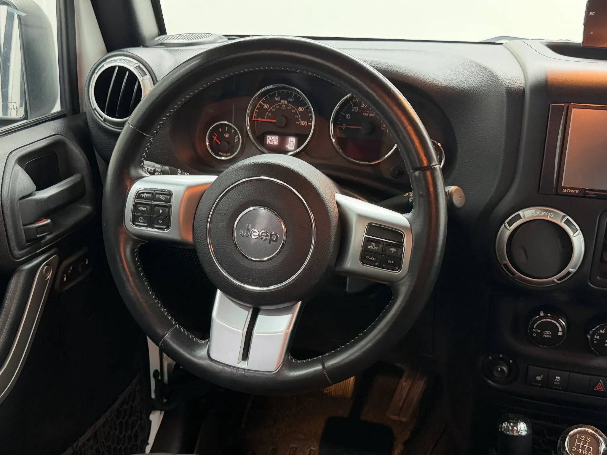 Used 2015 Jeep Wrangler Unlimited Rubicon AWD/4WD image 24