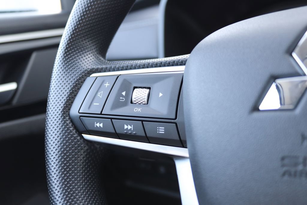 New 2026 Mitsubishi Outlander ES image 8