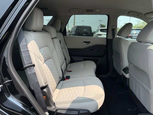 Used 2022 Nissan Pathfinder SV image 17