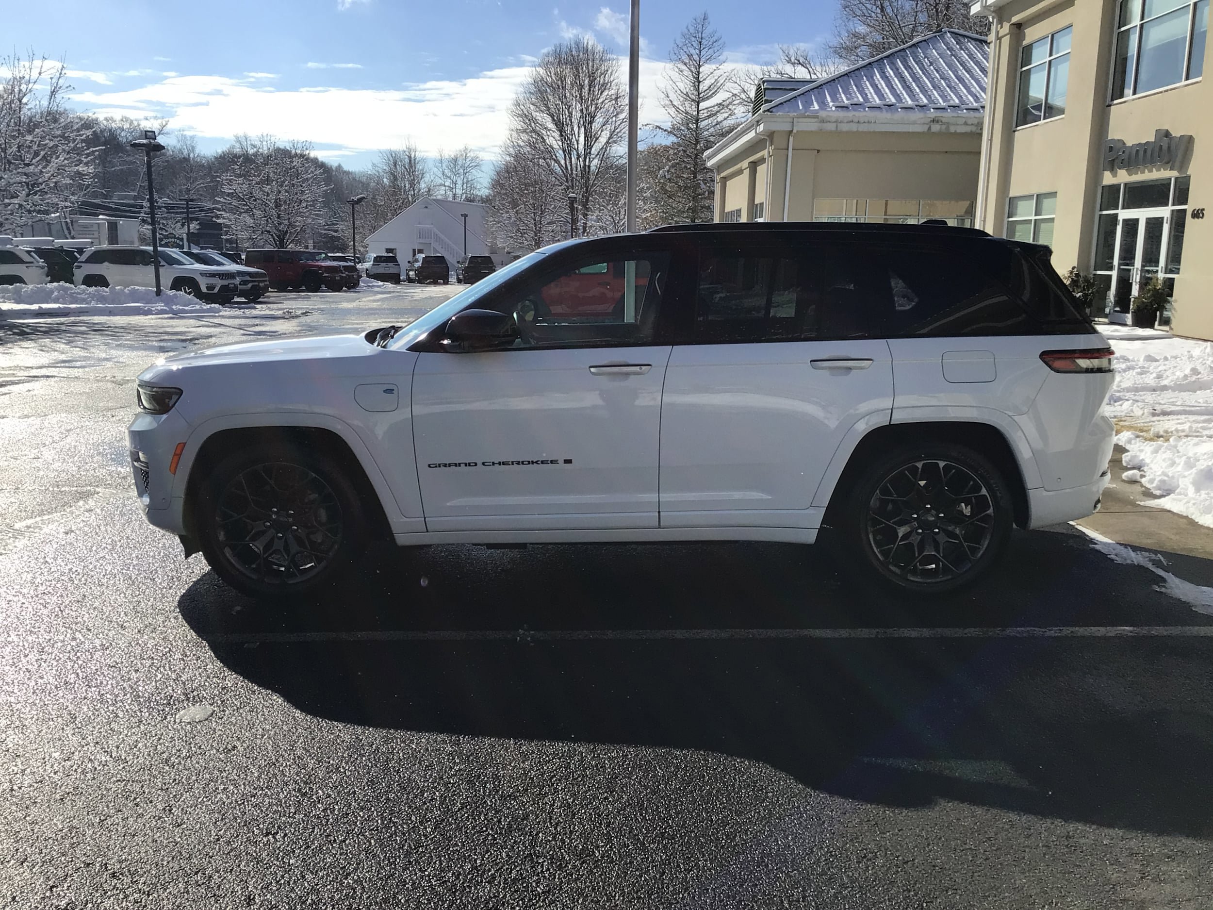 Used 2023 Jeep Grand Cherokee Summit w/ Advanced Protech Group IV image 4
