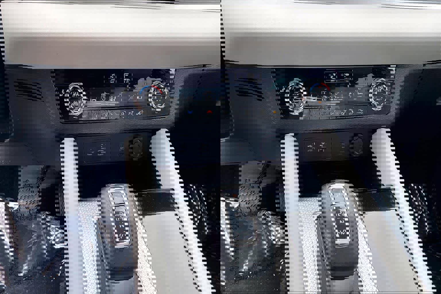 Used 2023 Mitsubishi Outlander SEL image 30