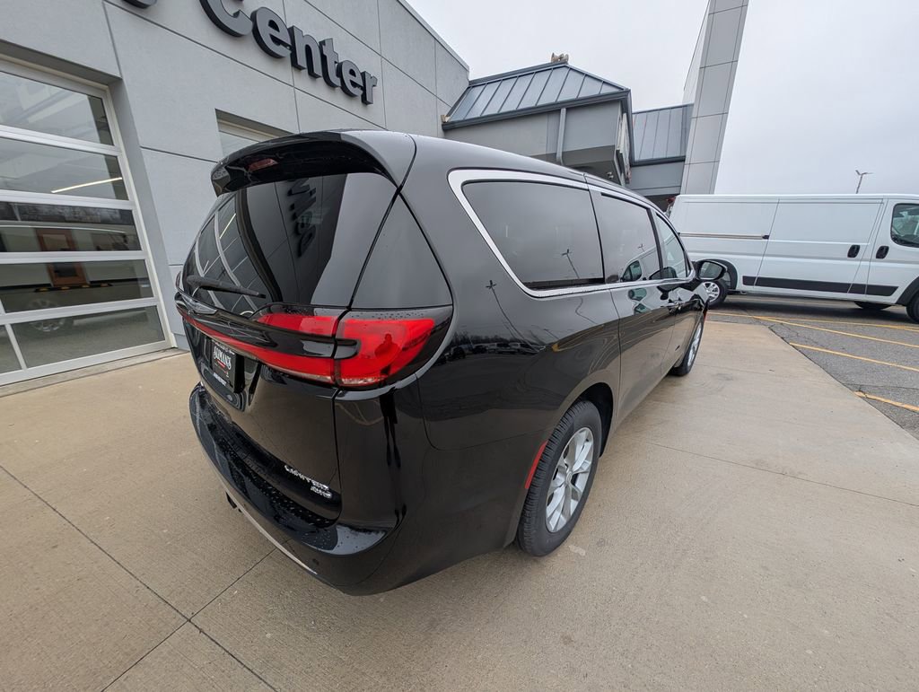 New 2026 Chrysler Pacifica Limited w/ Trailer Tow Group image 6