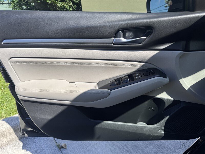 Used 2019 Nissan Altima 2.5 SV FWD image 13