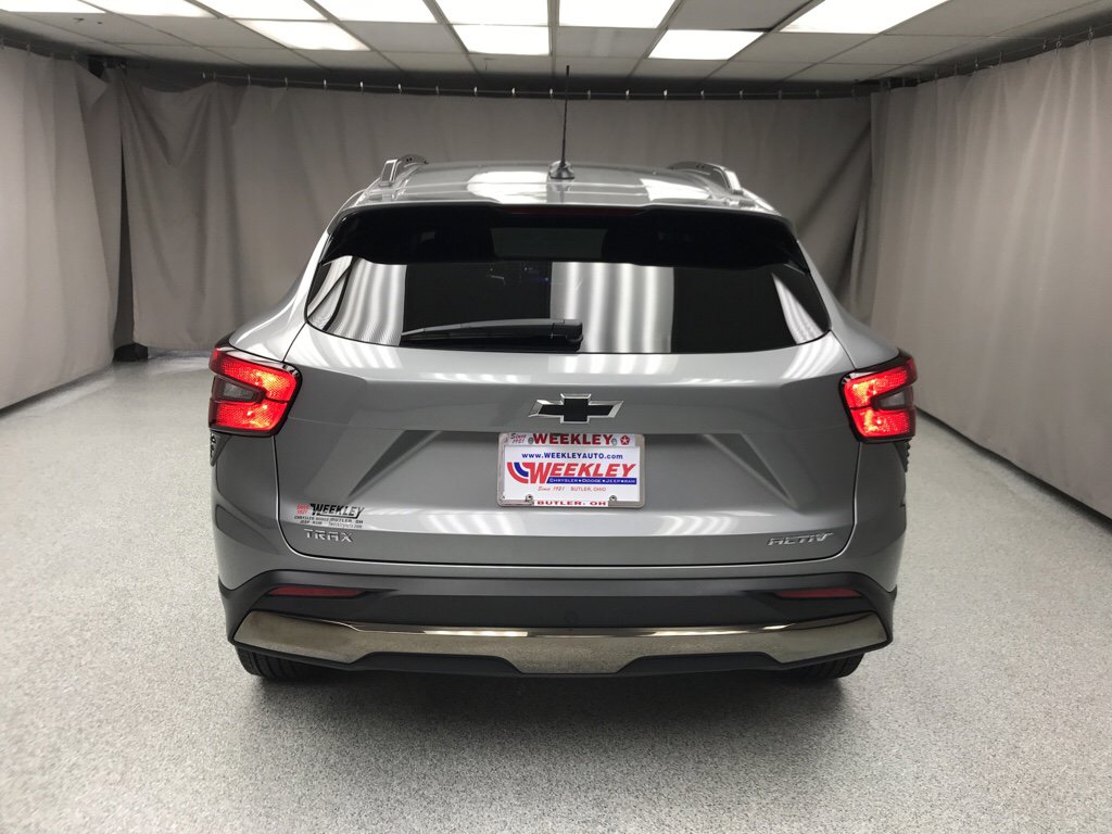 Used 2025 Chevrolet Trax ACTIV w/ Driver Confidence Package image 3