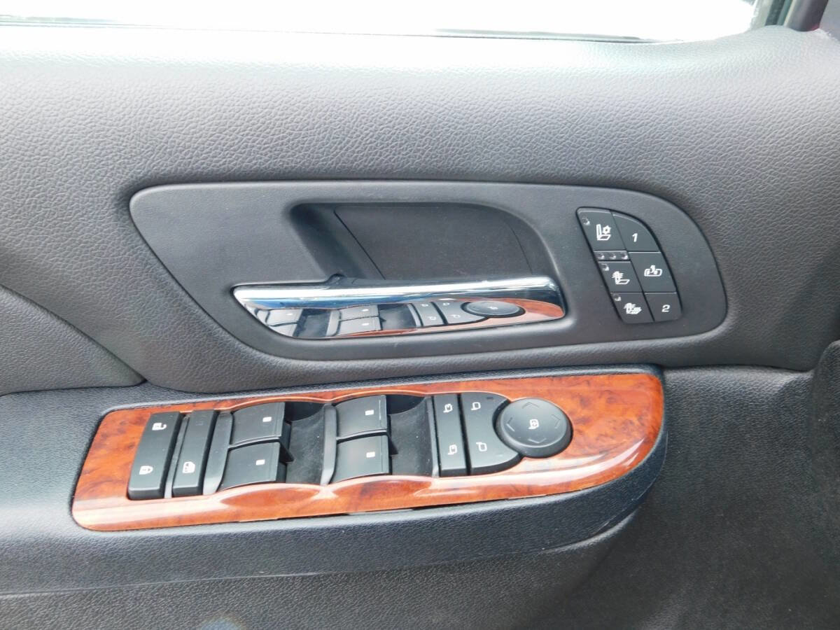 Used 2014 Chevrolet Suburban LTZ image 21