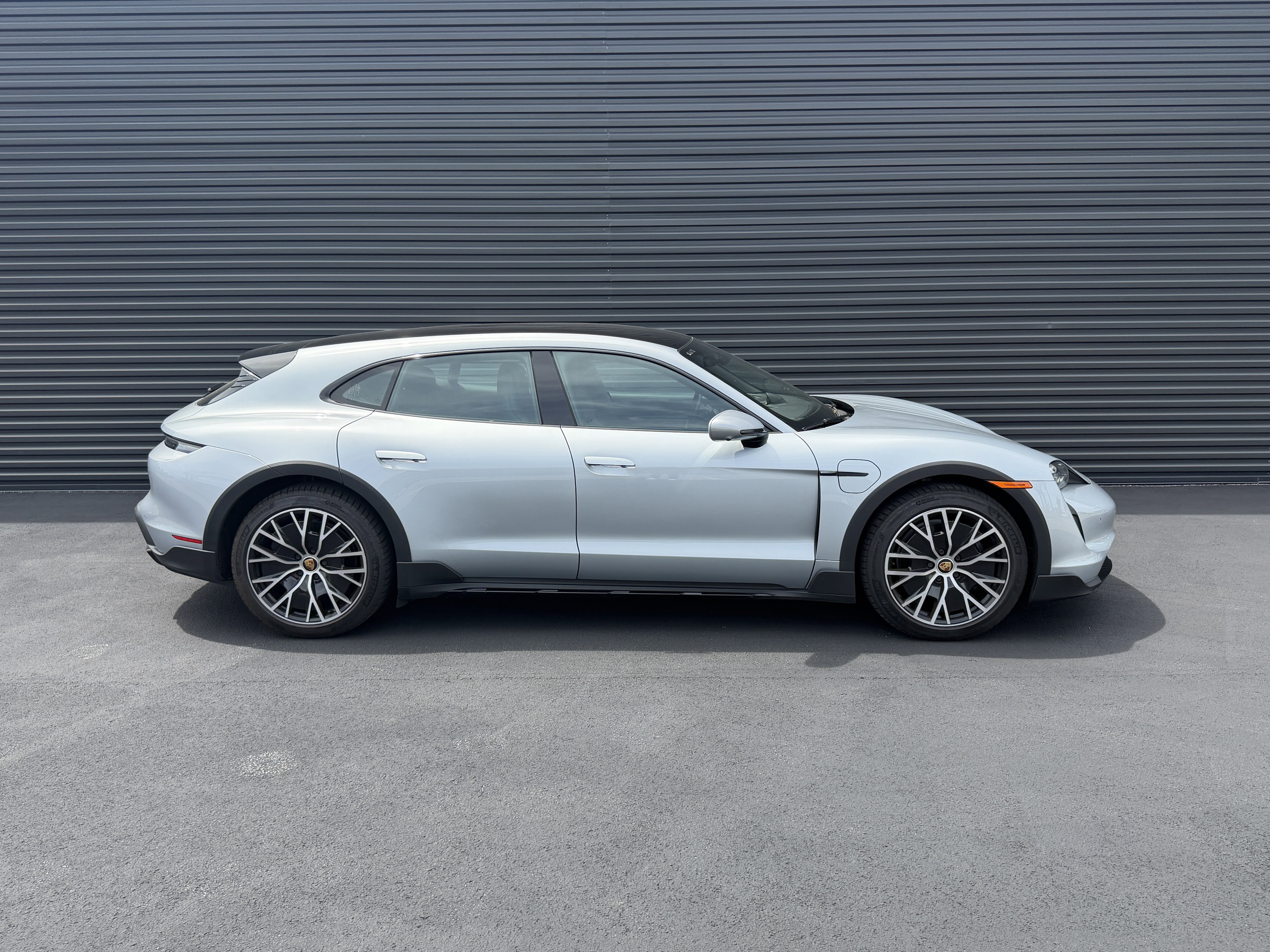 Used 2023 Porsche Taycan 4 Cross Turismo image 8