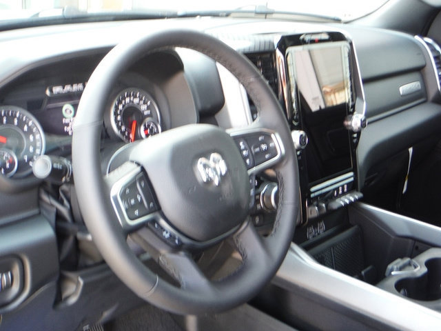 New 2027 RAM 1500 4x4 Crew Cab image 3