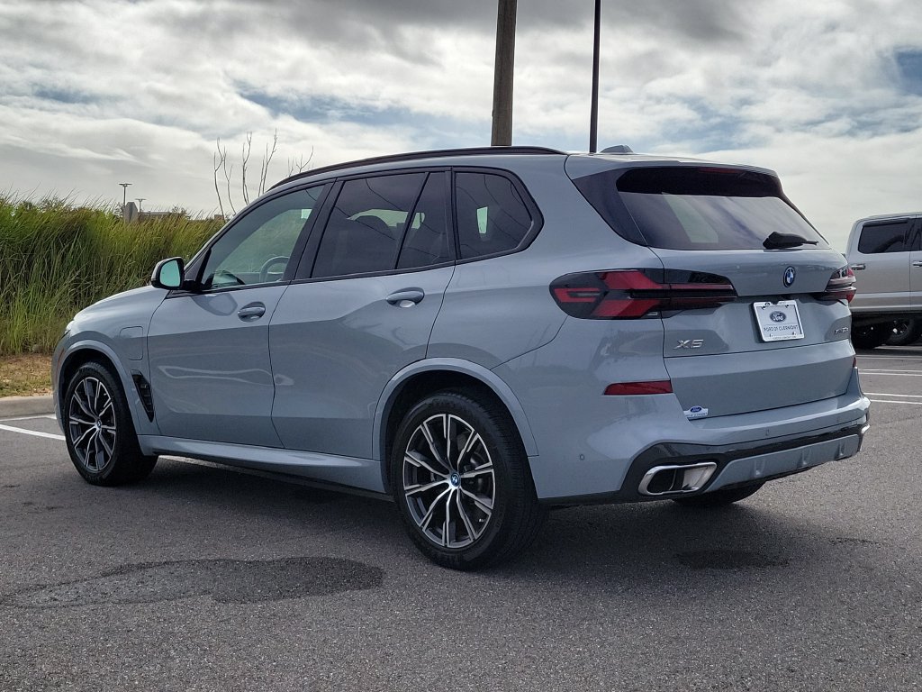 Used 2024 BMW X5 xDrive50e w/ M Sport Package AWD/4WD image 3