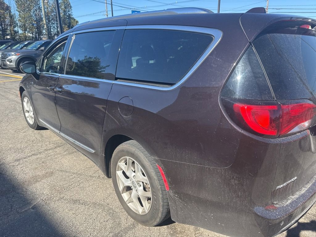 Used 2018 Chrysler Pacifica Touring-L Plus w/ Tire & Wheel Group FWD image 7