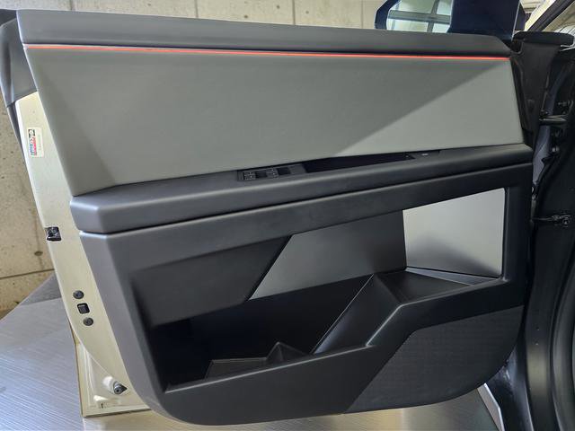 Used 2024 Tesla Cybertruck AWD Crew Cab image 30