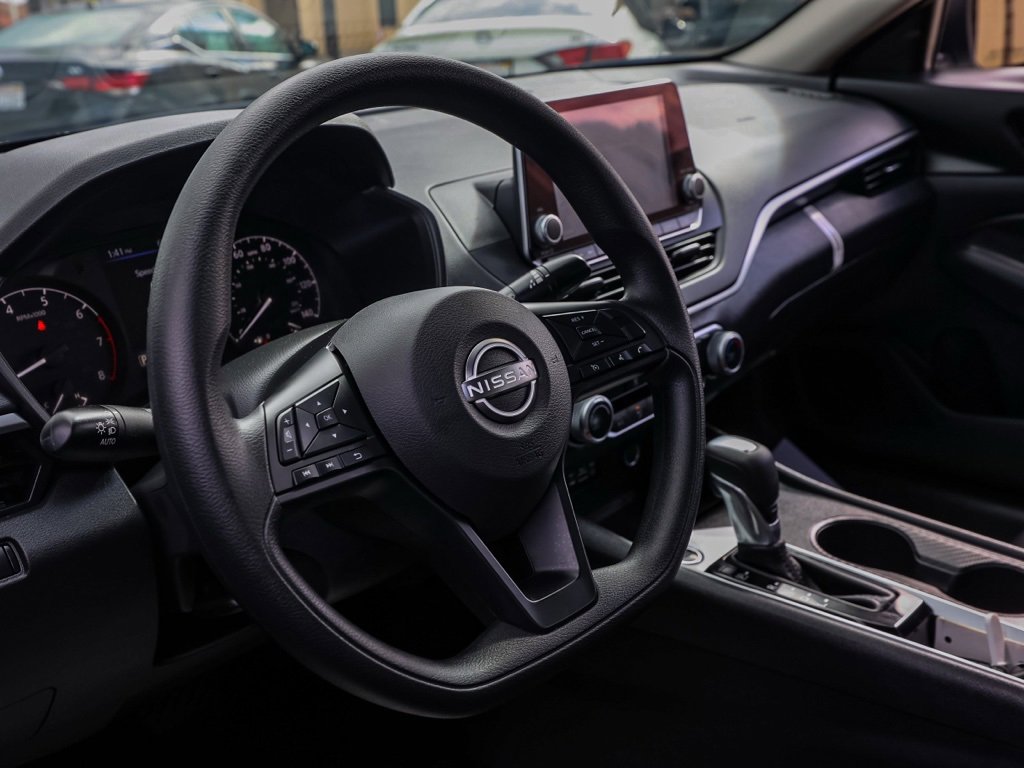 Used 2025 Nissan Altima 2.5 S image 14