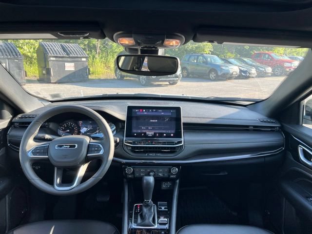 Used 2023 Jeep Compass Latitude w/ Sun and Sound Group AWD/4WD image 10
