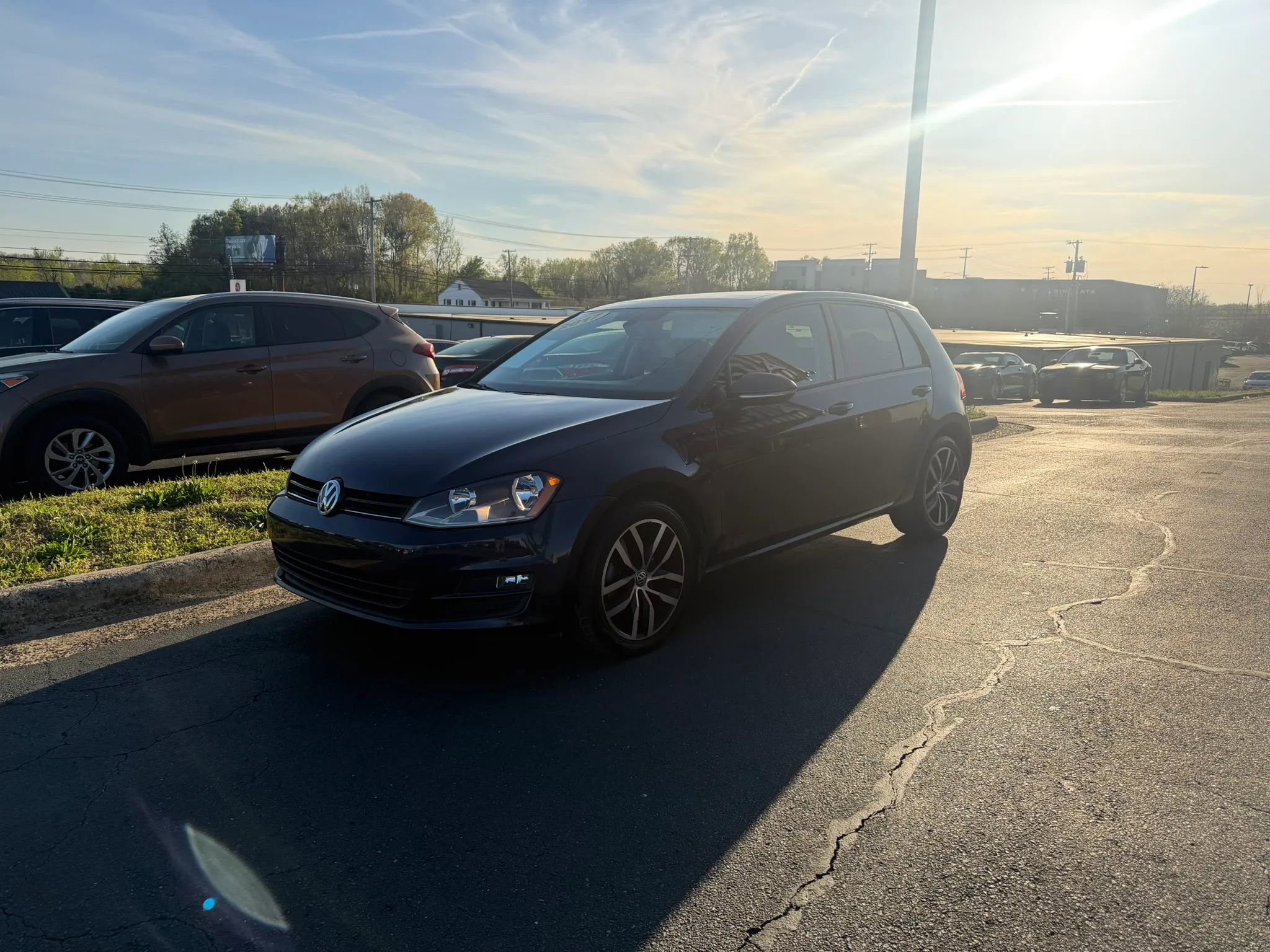 Used 2017 Volkswagen Golf SE FWD image 3