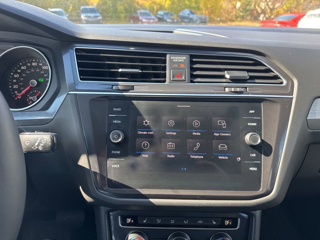 Used 2021 Volkswagen Tiguan SE image 16
