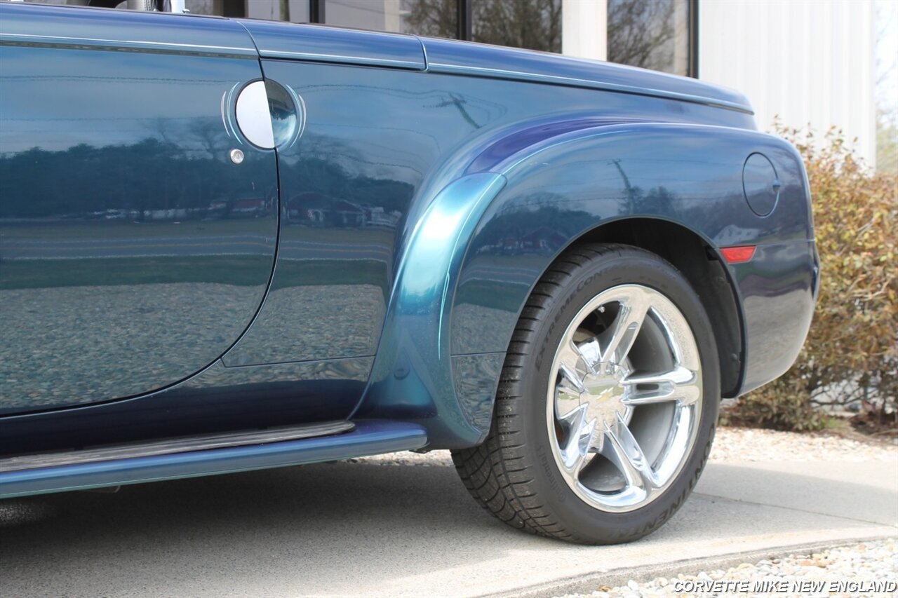 Used 2006 Chevrolet SSR w/ Preferred Equipment Group RWD image 12