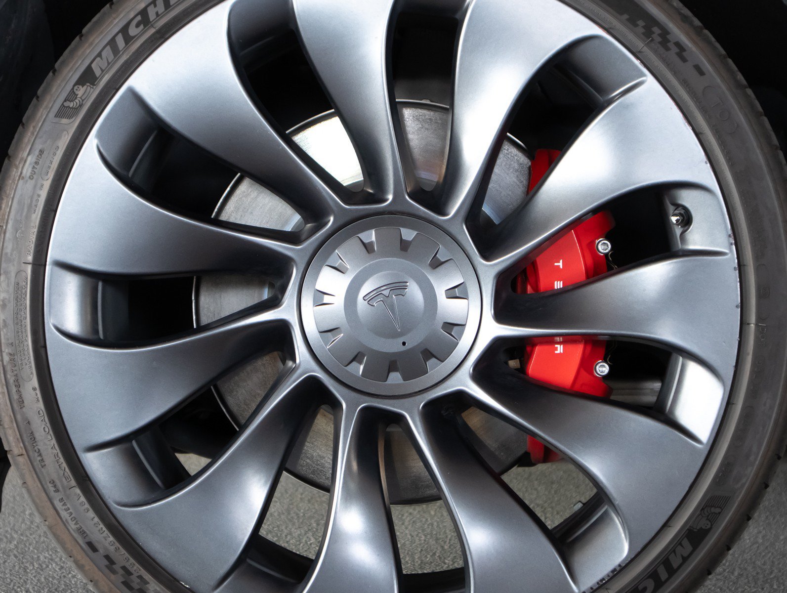 Used 2023 Tesla Model Y Performance AWD/4WD image 5