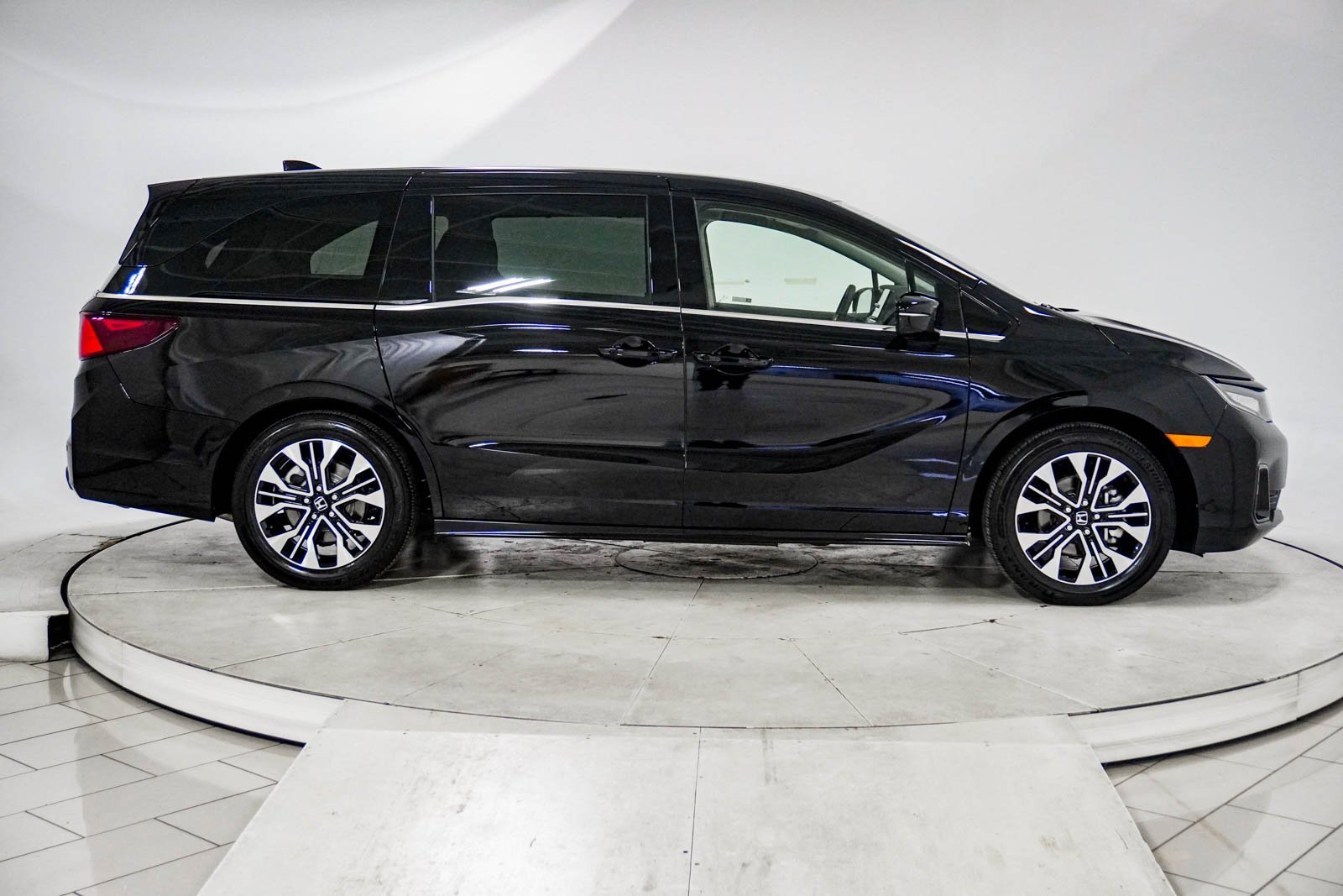 Certified 2026 Honda Odyssey Elite image 13