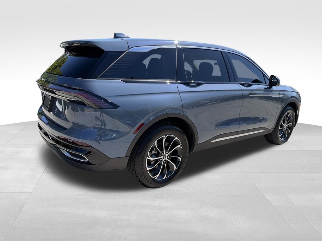 Used 2025 Lincoln Nautilus Premier image 7