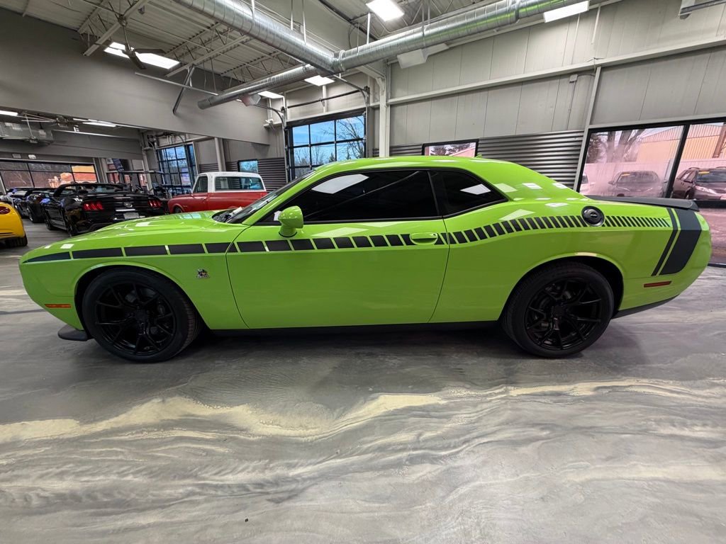 Used 2015 Dodge Challenger R/T Scat Pack w/ Scat Pack Appearance Package RWD image 34