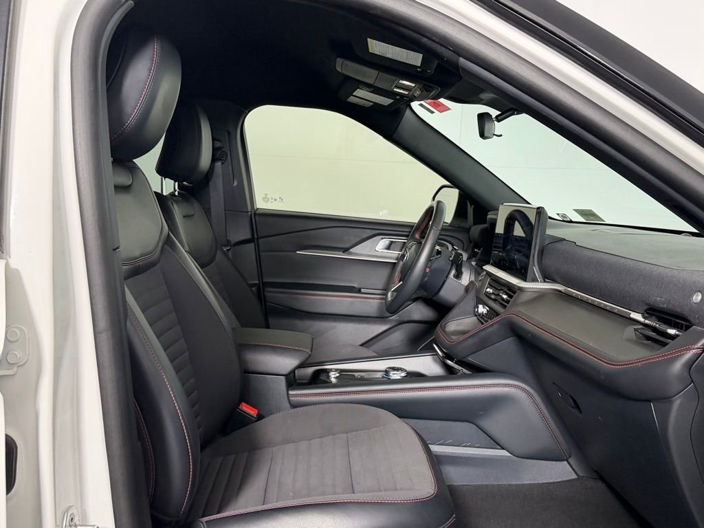 Used 2025 Ford Explorer ST-Line w/ ST-Line Street Pack image 31