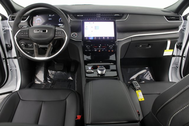 New 2025 Jeep Grand Cherokee L Limited w/ Black Appearance Package image 11