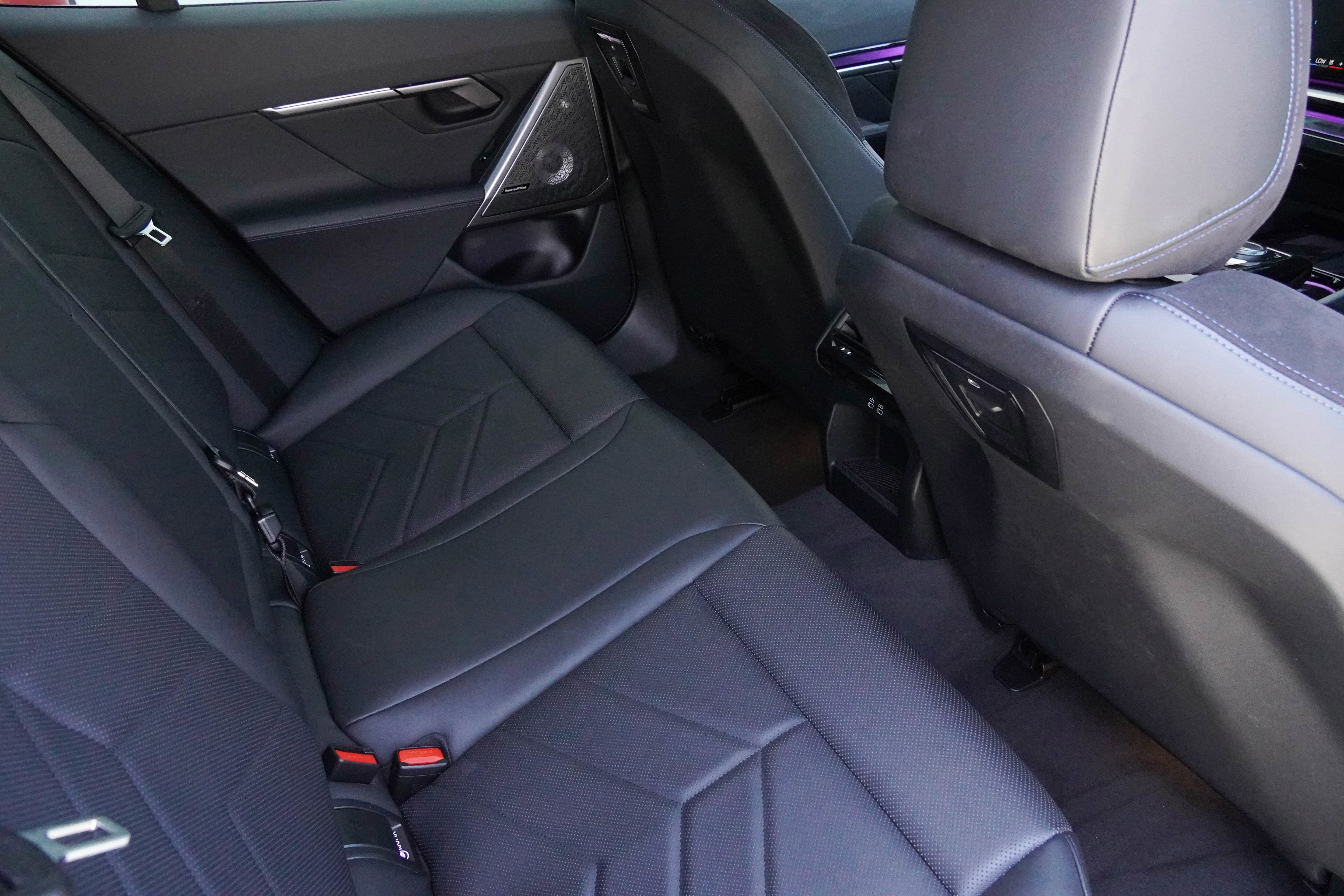 Used 2024 BMW i5 eDrive40i w/ M Sport Package RWD image 33