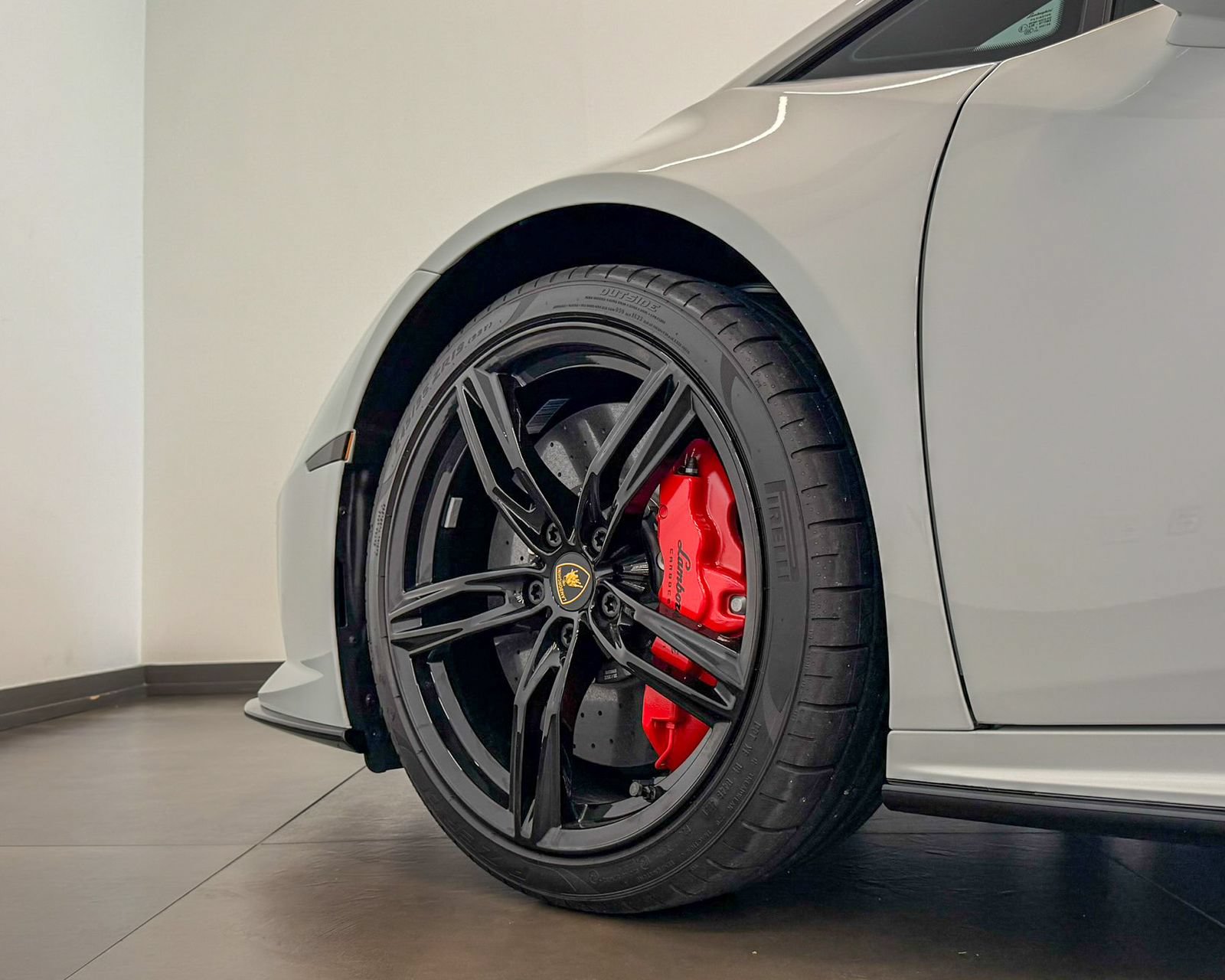 Used 2022 Lamborghini Huracan EVO RWD image 52