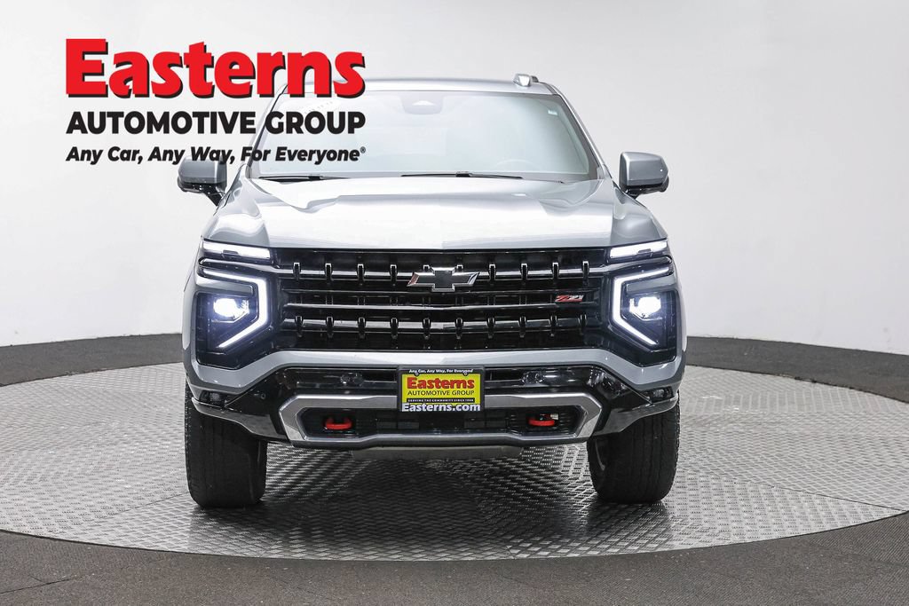 Used 2025 Chevrolet Suburban Z71 AWD/4WD image 2