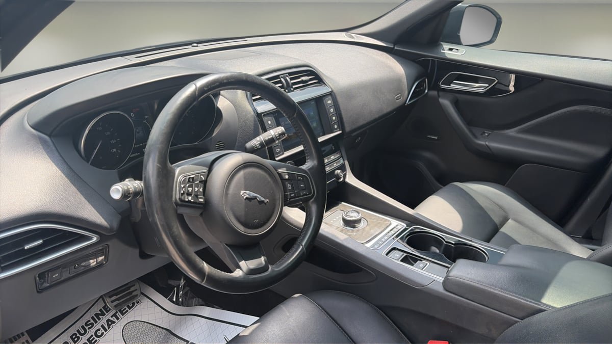 Used 2017 Jaguar F-PACE Premium AWD/4WD image 12