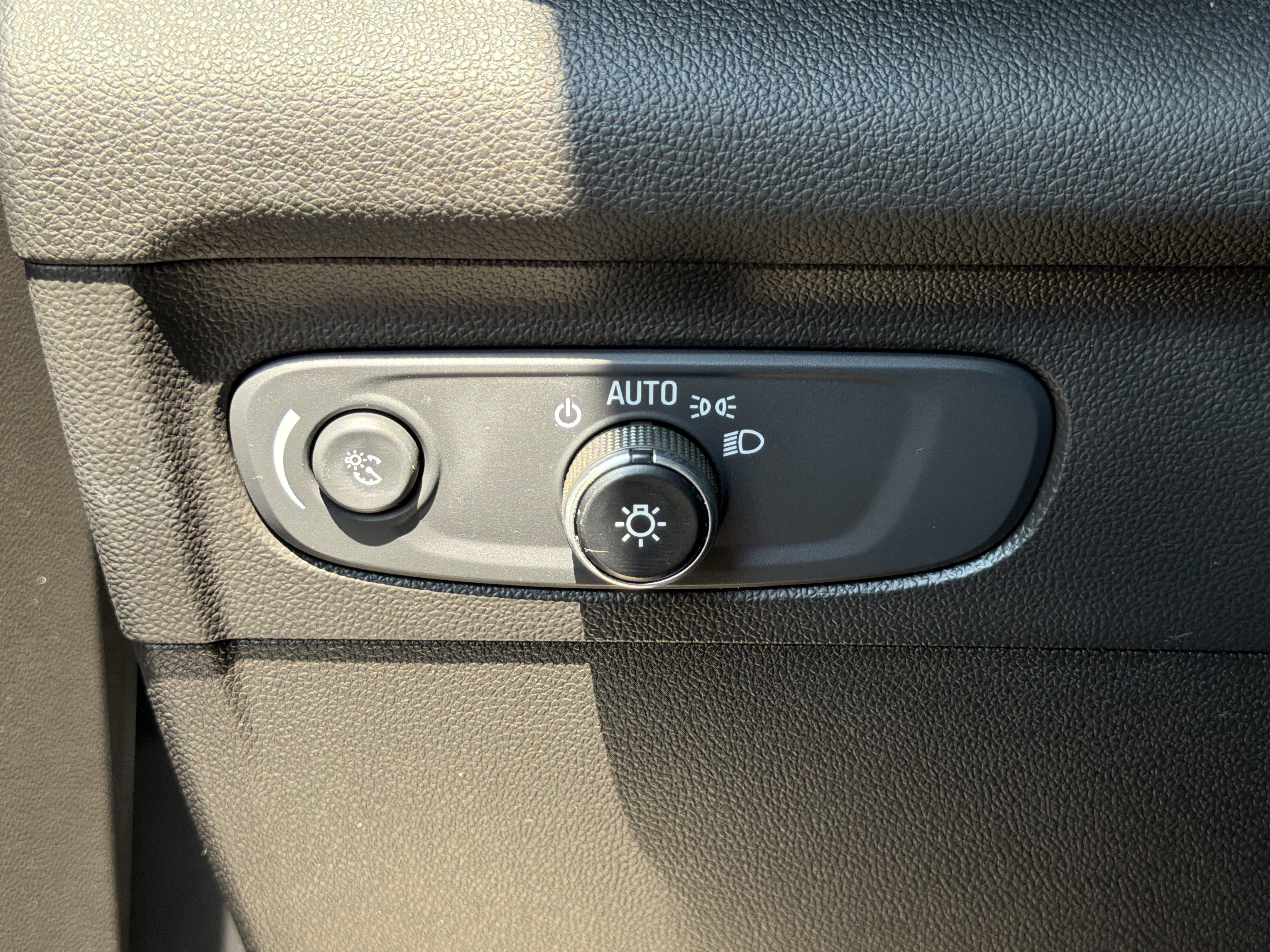 Used 2021 Buick Envision Preferred FWD image 38