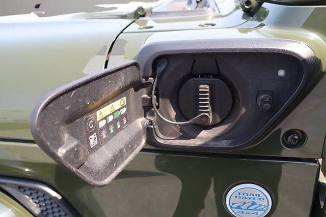 Used 2023 Jeep Wrangler Unlimited Sahara w/ Cold Weather Group AWD/4WD image 43