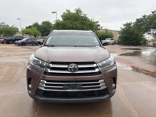 Used 2017 Toyota Highlander Limited FWD image 2