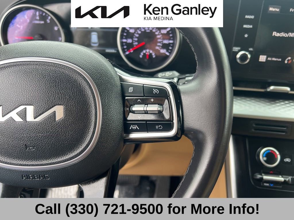 Used 2024 Kia Carnival LX FWD image 32