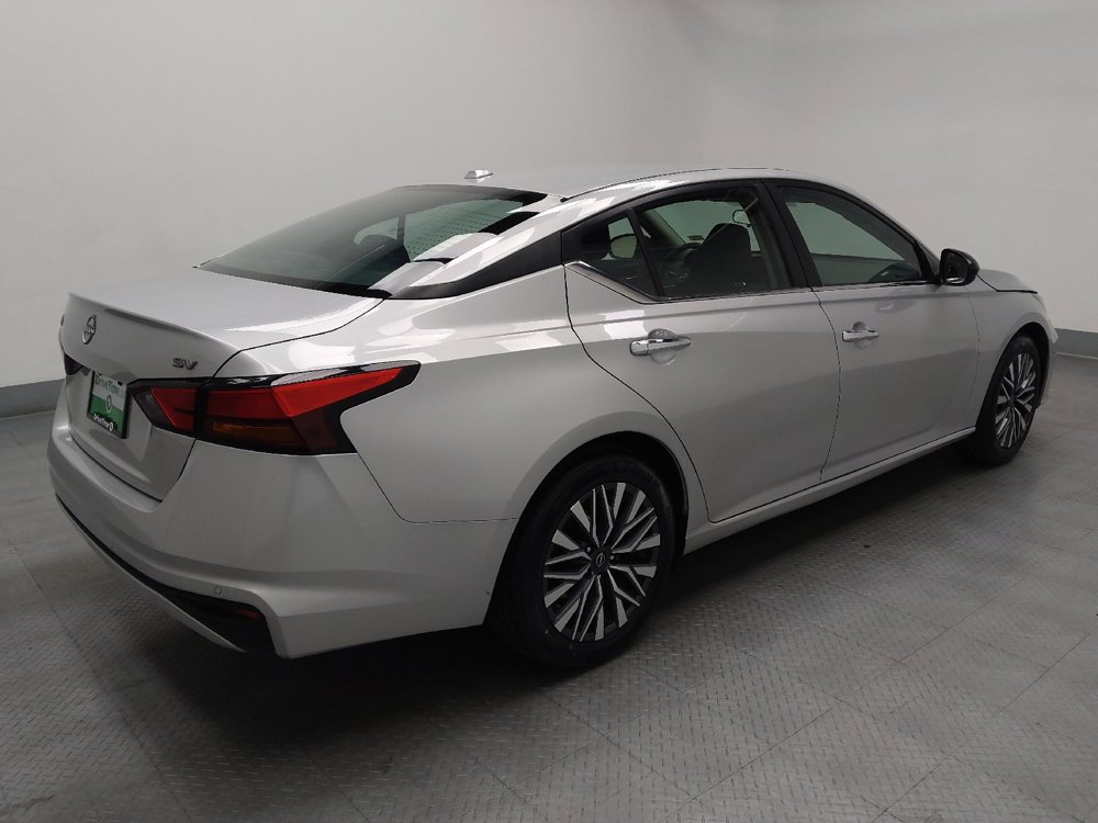 Used 2024 Nissan Altima 2.5 SV image 10