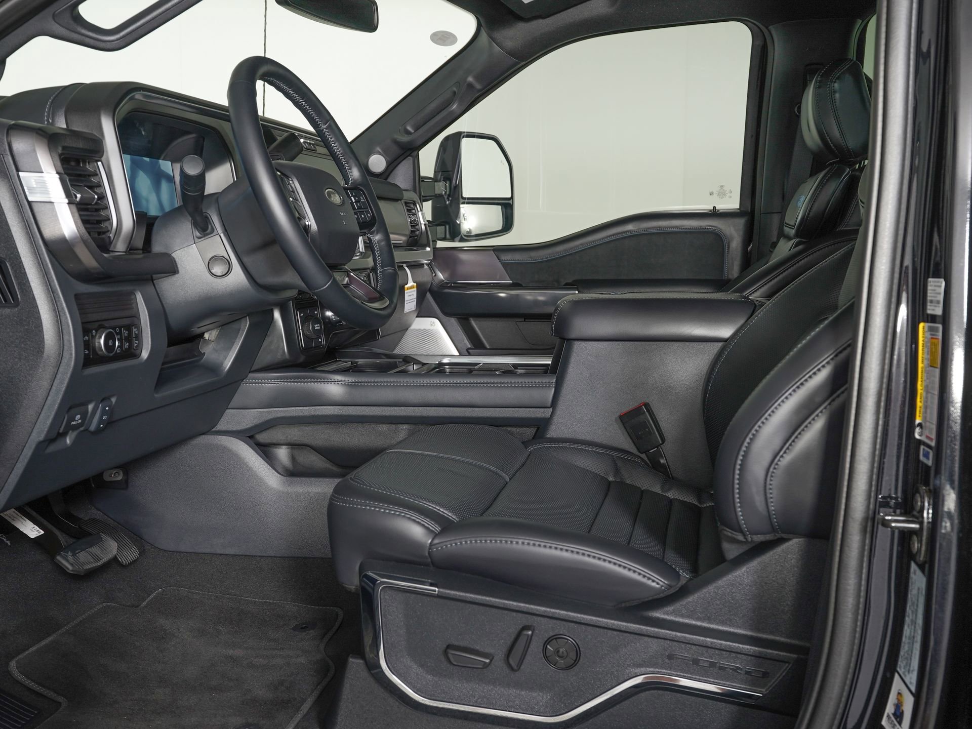Used 2026 Ford F450 Platinum w/ FX4 Off-Road Package AWD/4WD image 13