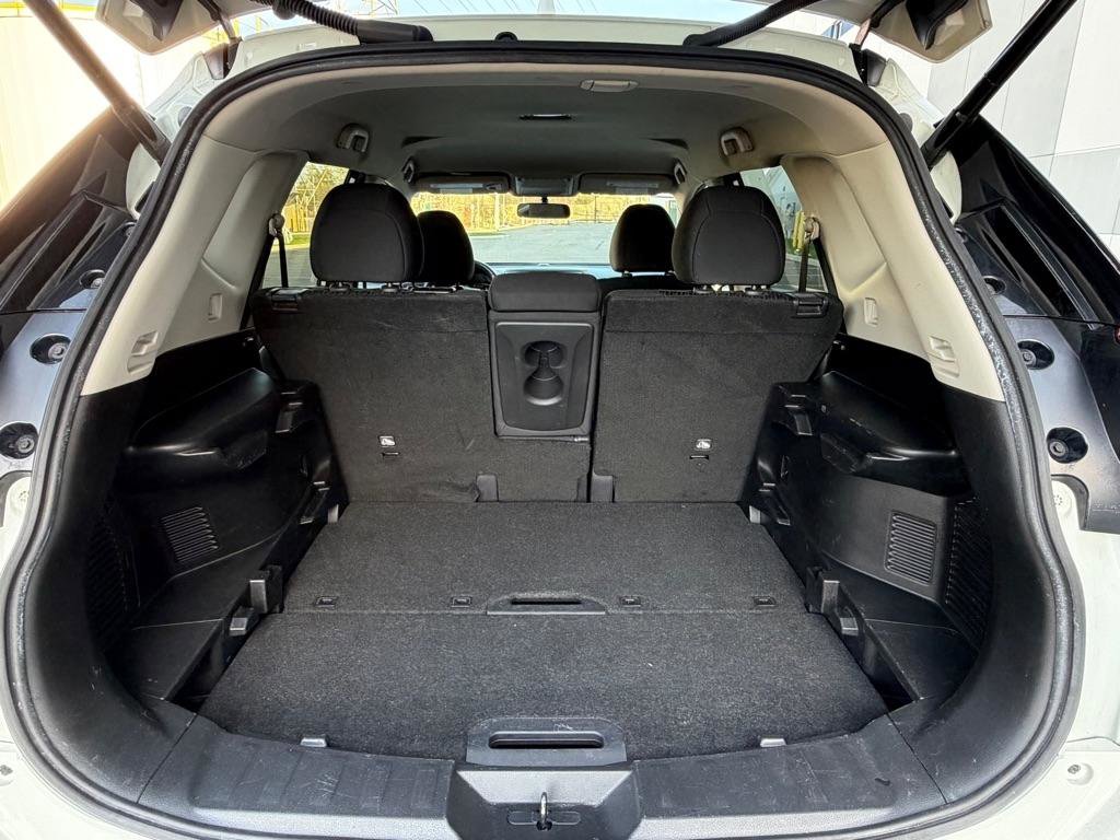 Used 2018 Nissan Rogue SV image 21
