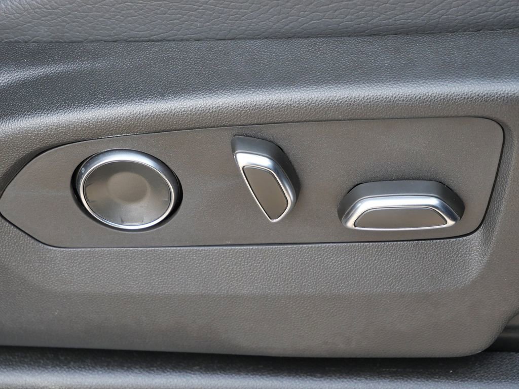 Used 2024 GMC Yukon Denali w/ Denali Reserve Package image 16